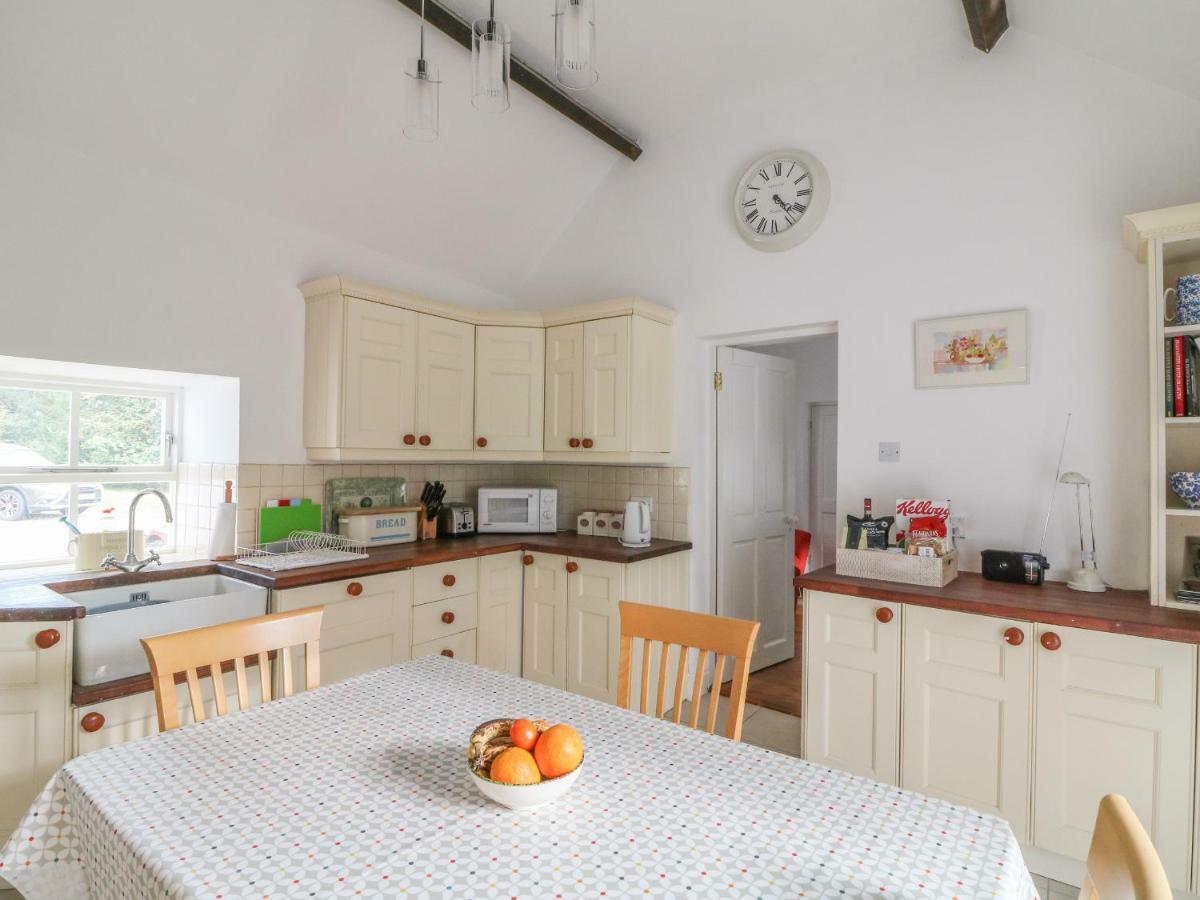 The Old White Cottage Shillelagh Экстерьер фото